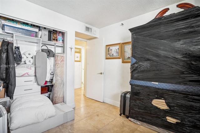 interior space with tile patterned floors, baseboards, and visible vents