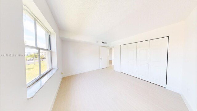 unfurnished bedroom featuring a closet