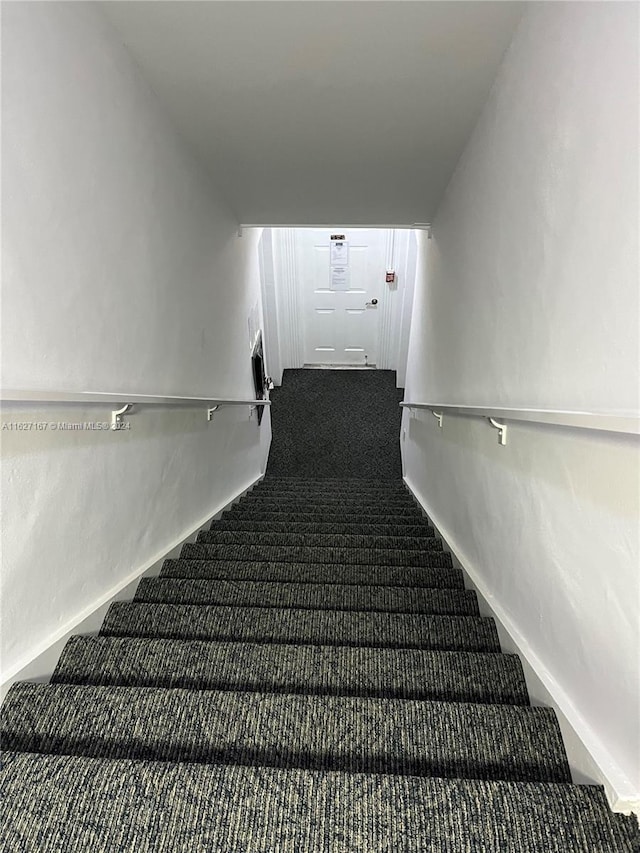 stairs featuring carpet floors and baseboards