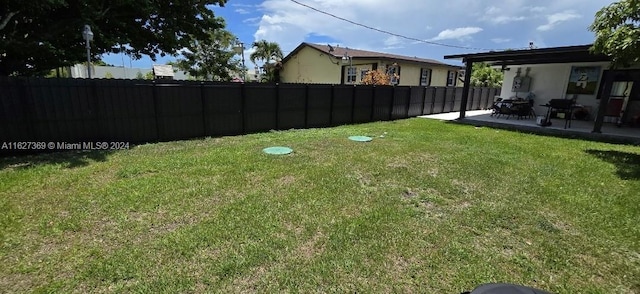 view of yard with a patio