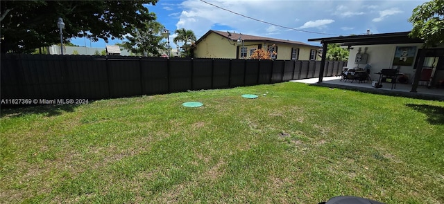 view of yard with a patio area