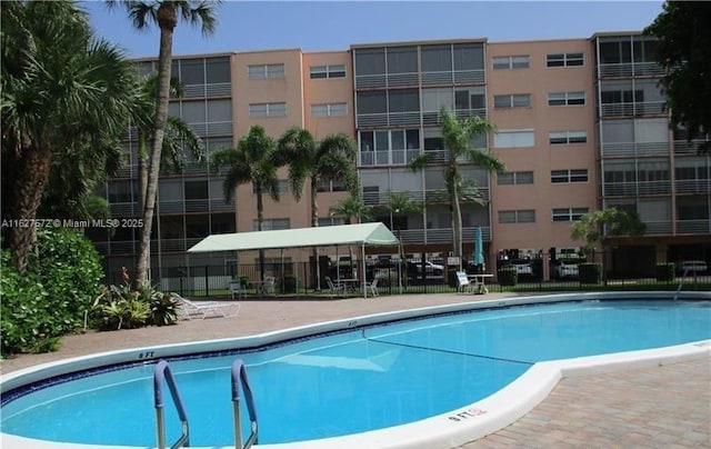 view of swimming pool