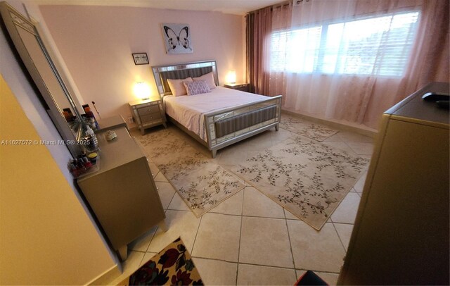 1425 Atlantic Shores Blvd Unit 409, Hallandale Beach, FL 33009 - kitchen featuring a sink, a peninsula, white appliances, white cabinetry, and open floor plan