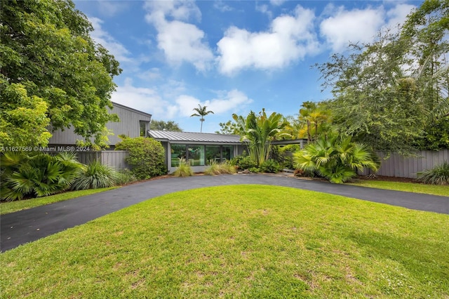 view of front of property with a front lawn