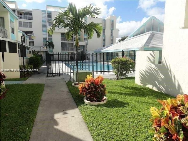 view of swimming pool featuring a yard