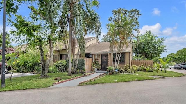 view of front of property with a front lawn