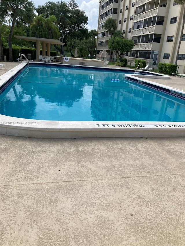 800 NE 195th St Unit 314, Miami, FL 33179 - community pool with a patio