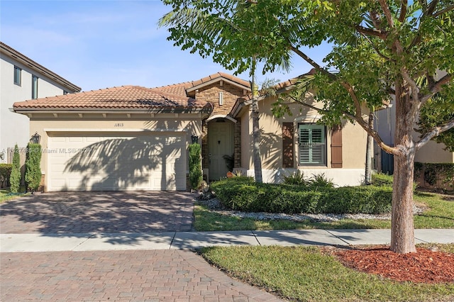 view of front of house featuring a garage