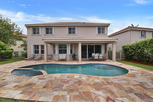 view of swimming pool with a patio area and ceiling fan