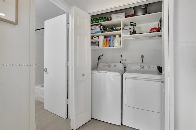 washroom featuring washing machine and clothes dryer