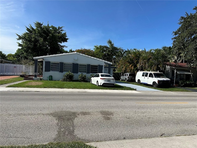 view of front of home with a front lawn