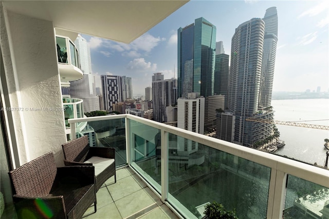 31 SE 5th St Unit 3008, Miami, FL 33131 - balcony with a water view and a view of skyline