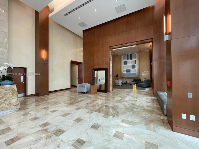 31 SE 5th St Unit 3008, Miami, FL 33131 - common area with a high ceiling