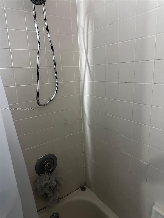 bathroom featuring shower / bath combo with shower curtain