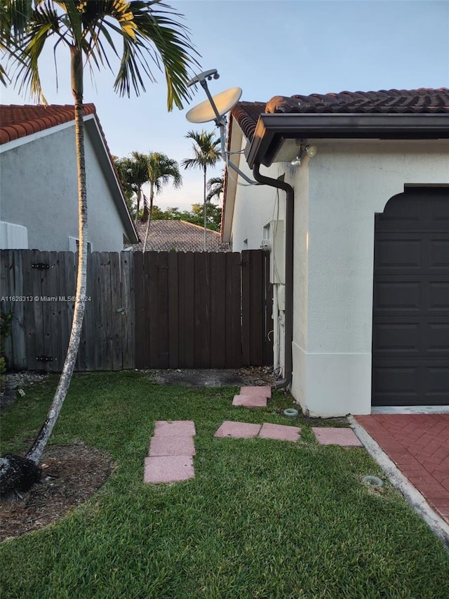 view of yard with a garage