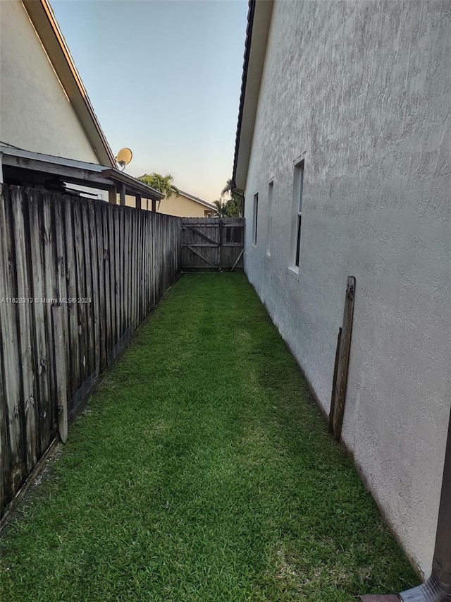 view of yard at dusk