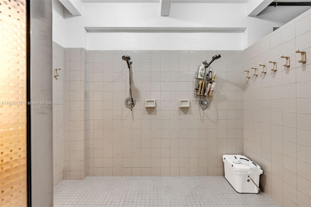 bathroom with toilet and a tile shower