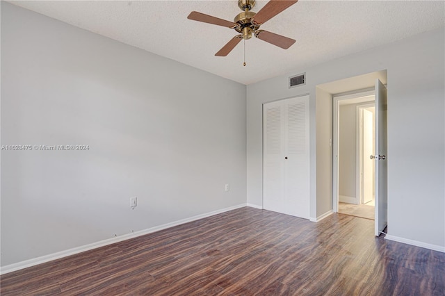 unfurnished bedroom featuring ceiling fan, wood-type flooring, a closet, and a textured ceiling