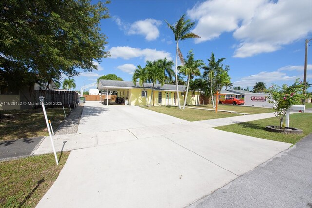 view of front facade featuring a front yard