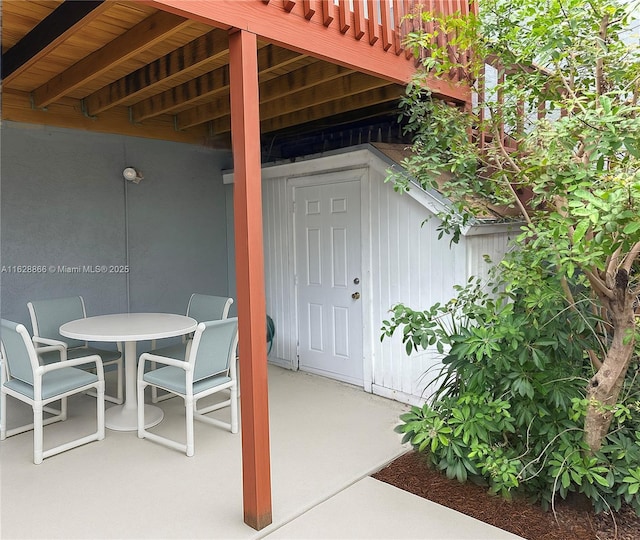 22 Crossings Cir Unit E, Boynton Beach, FL 33435 - property entrance featuring outdoor dining space and a patio area