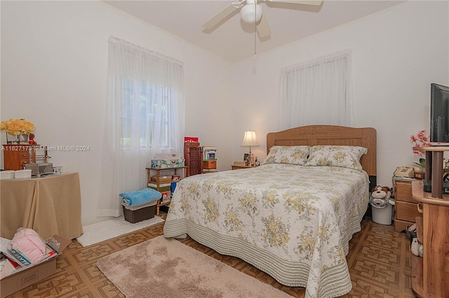 bedroom featuring ceiling fan