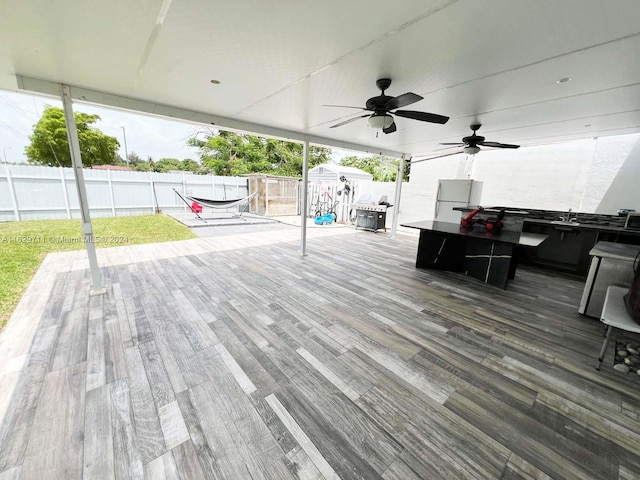 deck with ceiling fan