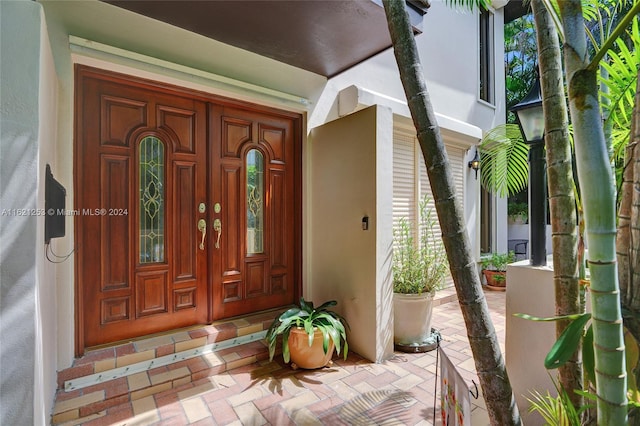 doorway to property with covered porch