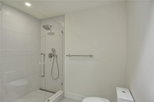 bathroom with an enclosed shower and toilet