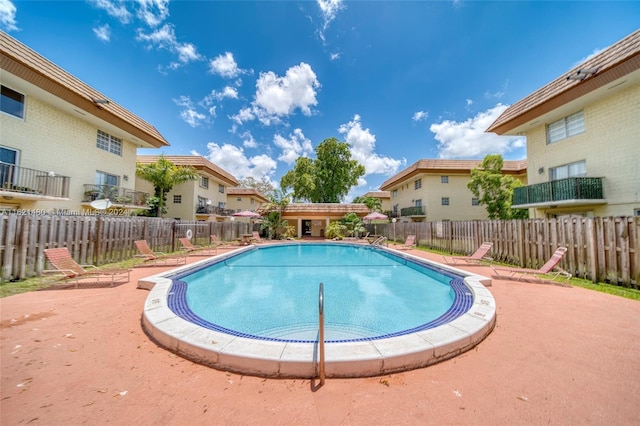 view of swimming pool