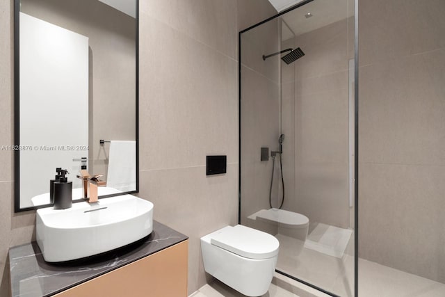 bathroom featuring tiled shower, vanity, and toilet