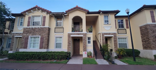 view of front of property with a balcony