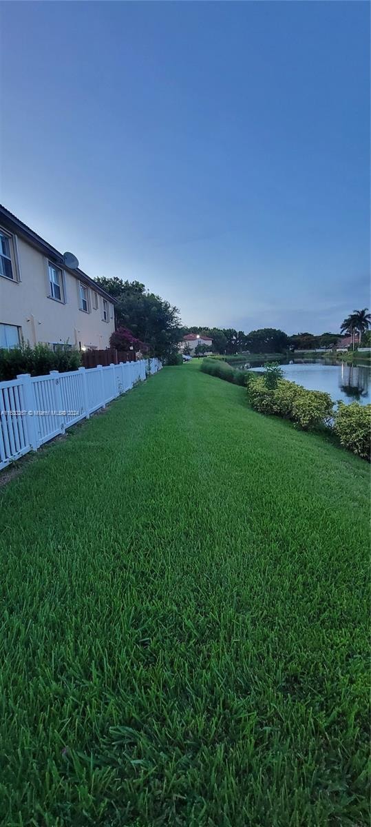 view of yard featuring a water view