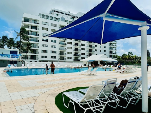 view of swimming pool