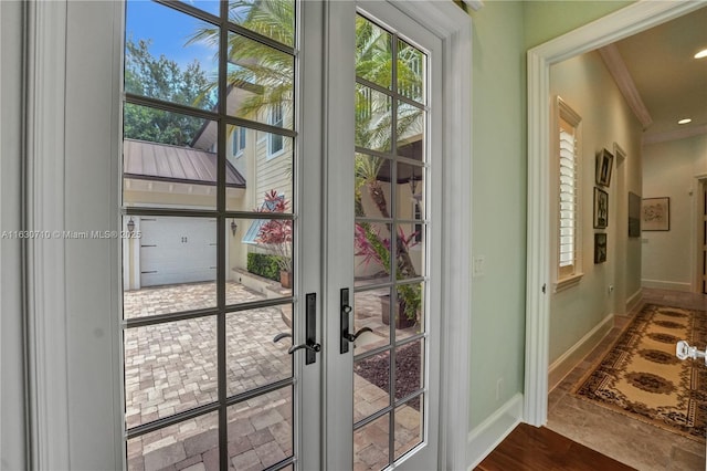 entryway with crown molding