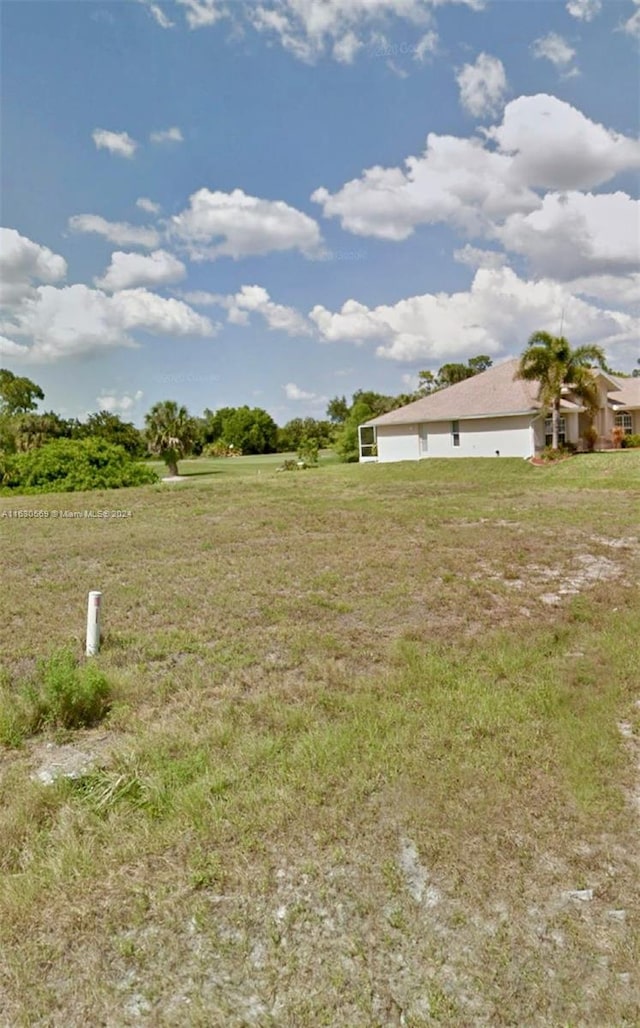 Listing photo 3 for 3123 NW 17th Ln, Cape Coral FL 33993