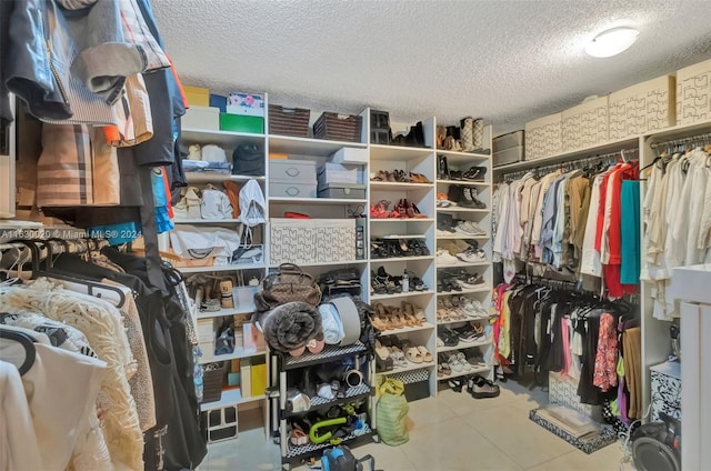 walk in closet featuring tile patterned floors