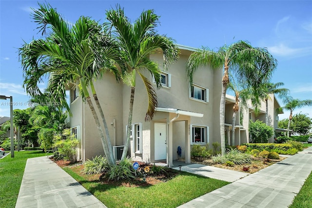 view of front of property with a front yard