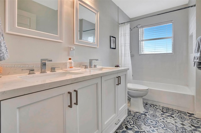 full bathroom with shower / bath combination with curtain, vanity, and toilet