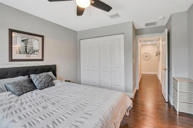 bedroom featuring dark wood-type flooring, ceiling fan, and a closet