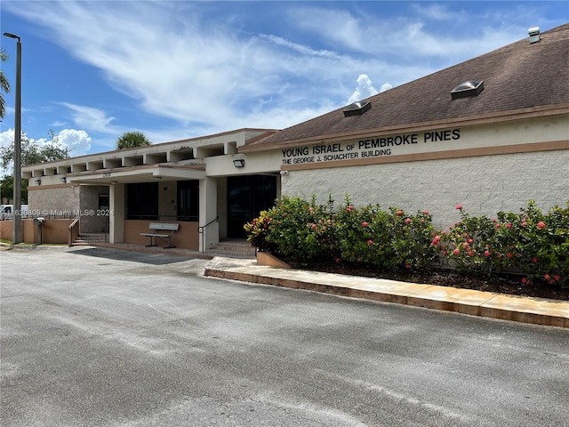 view of front of property