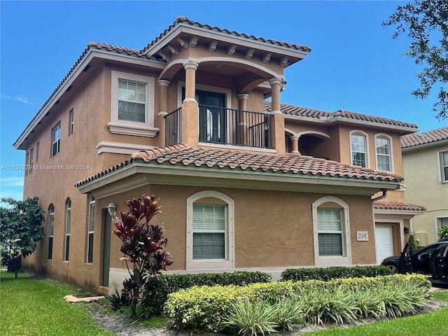 view of front of property with a balcony