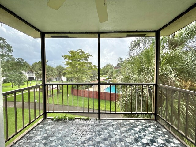 7480 NW 17th St Unit 305, Plantation, FL 33313 - full bath featuring washtub / shower combination, toilet, and vanity