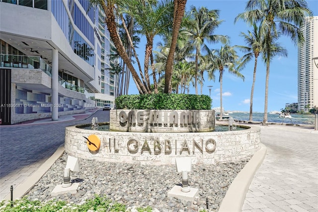 community sign featuring a water view