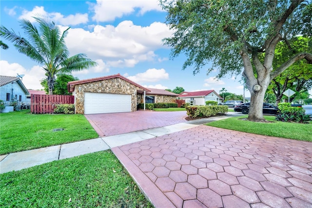 view of front of home featuring a garage and a front yard