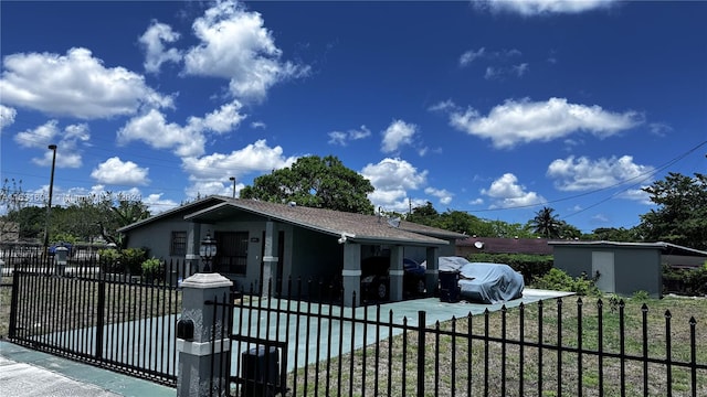 view of front of property featuring a storage shed