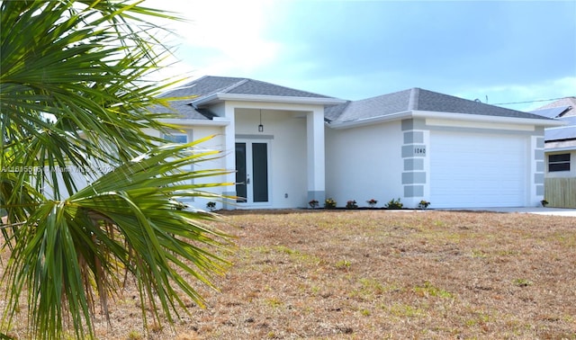 view of front facade featuring a garage and a front yard