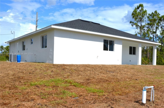 back of house featuring a yard