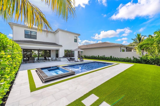 view of pool with an in ground hot tub, a yard, and a patio area