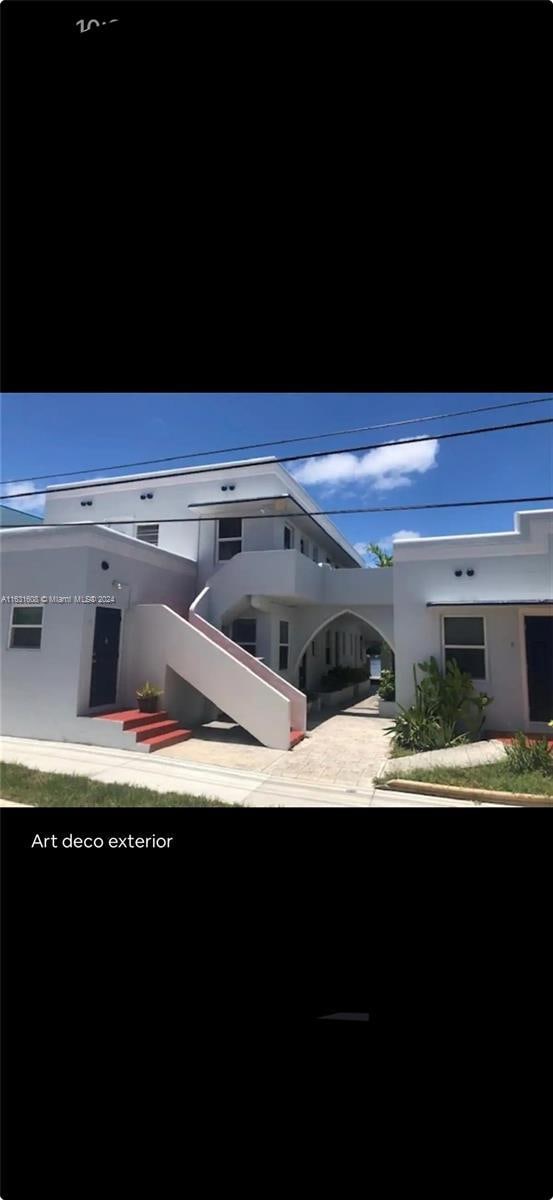 view of front of home with driveway and stucco siding