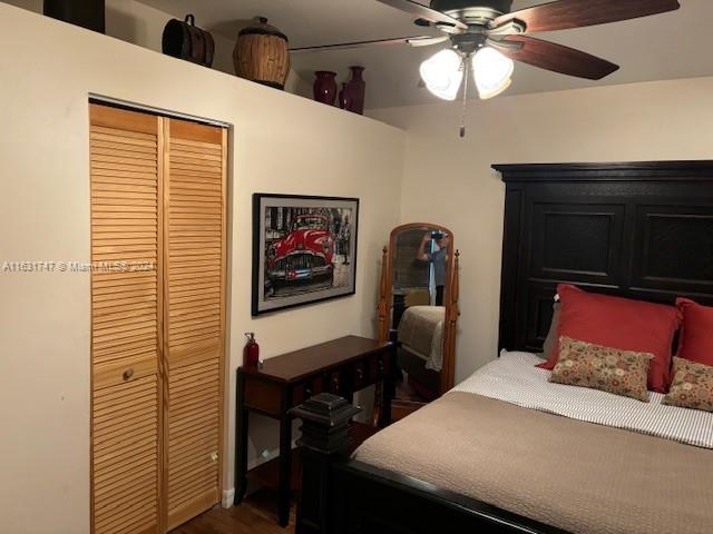 bedroom featuring a closet and ceiling fan